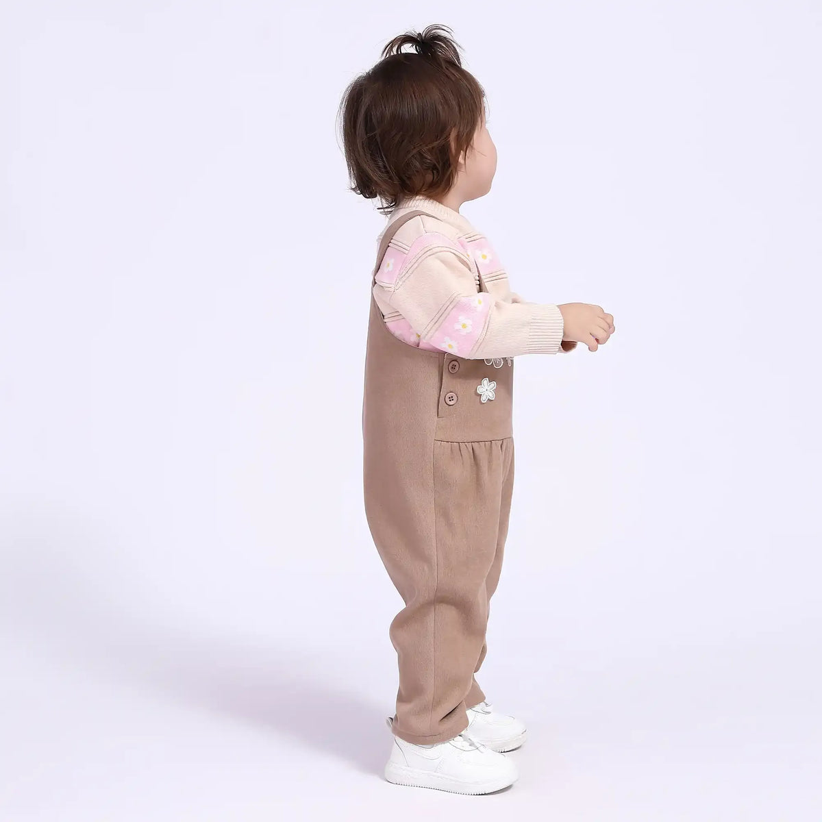 أفرول مُزين بجيوب وورد للمواليد البنات