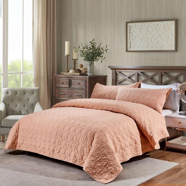 Free Pink Textured bed cover Image