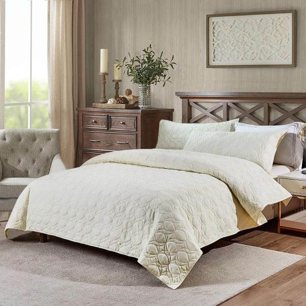 Free Off White Textured bed cover Image