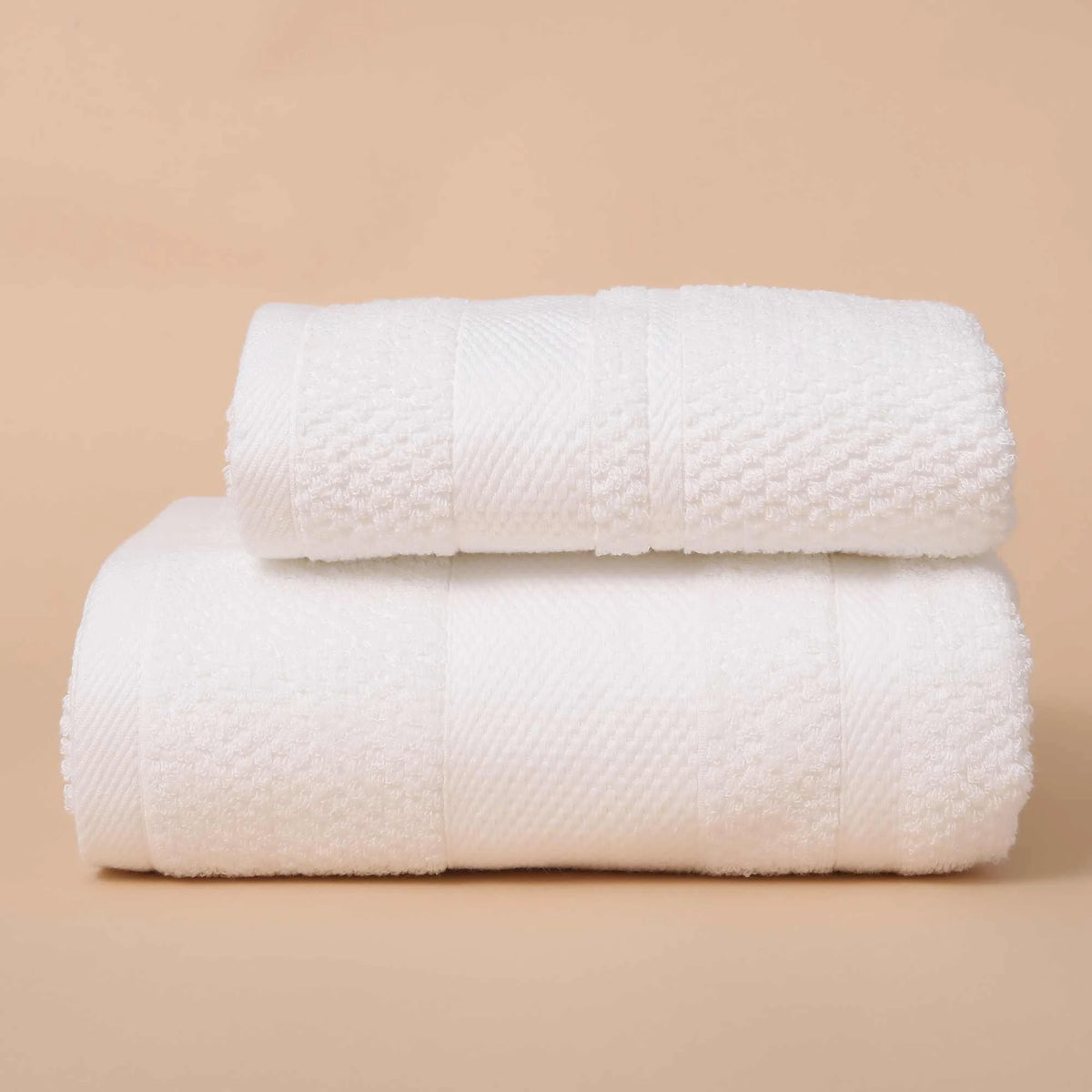 Free White Bath Towel set 2 pieces Image