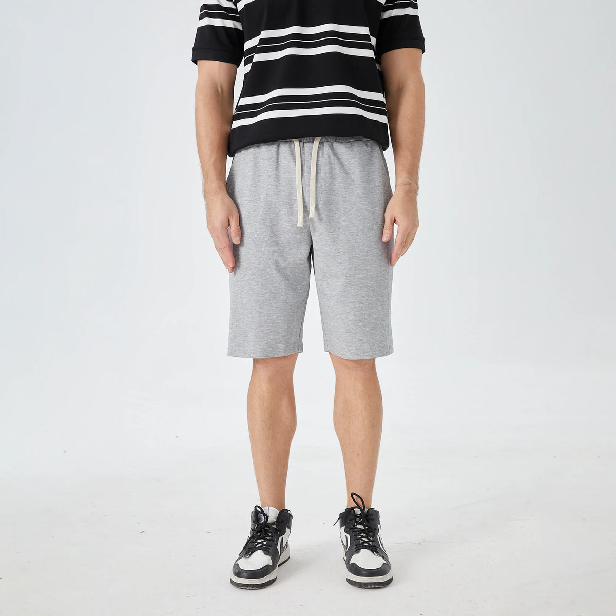 Light Gray Badge Street Look Shorts for Men Image