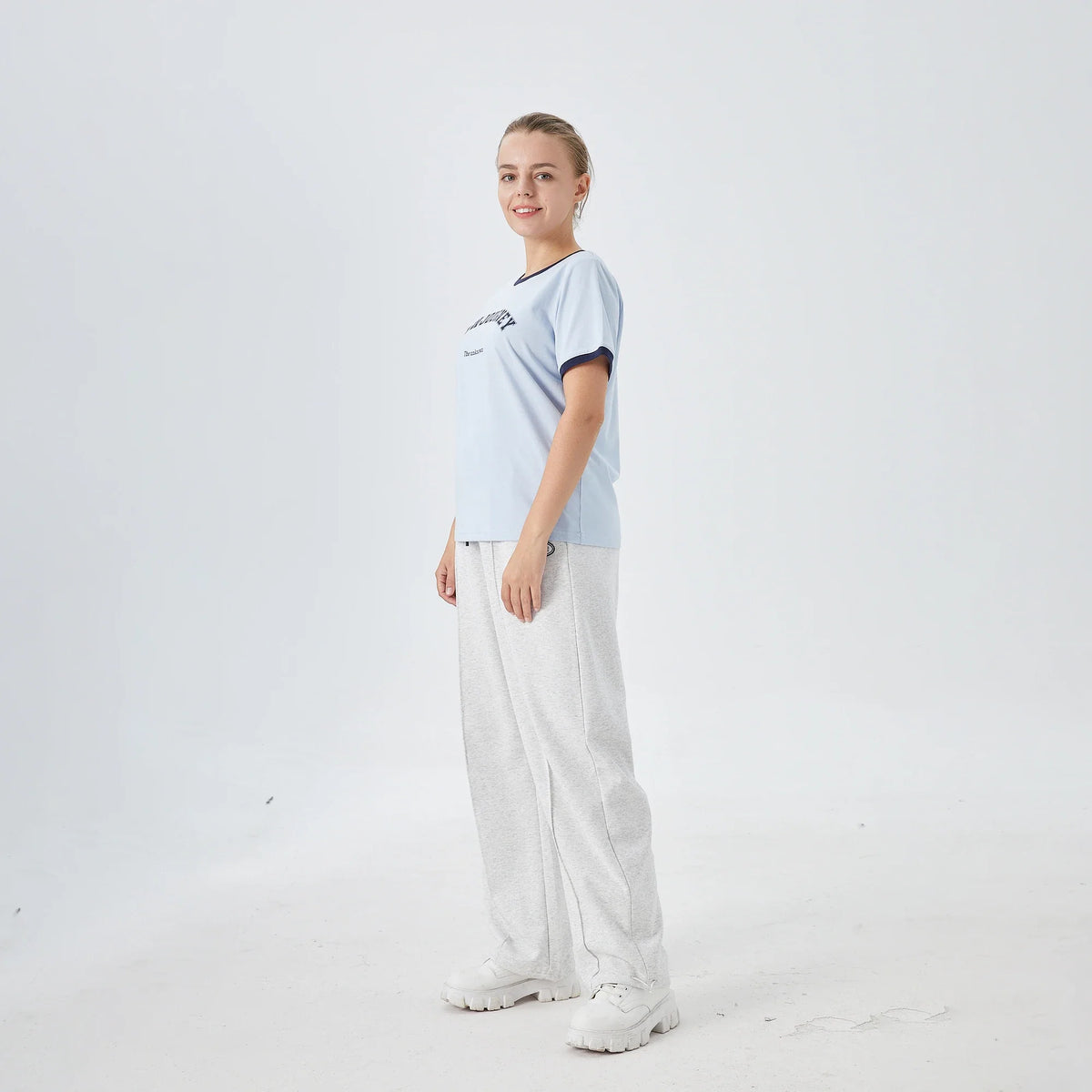 Badge Street Look Pants for Women Image
