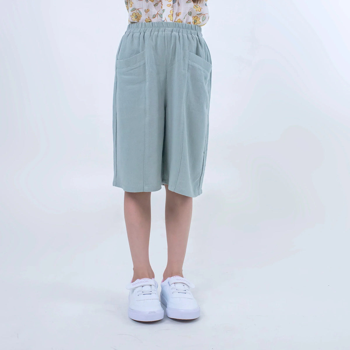 Bean Green Plain Linen Shorts for Girls Image