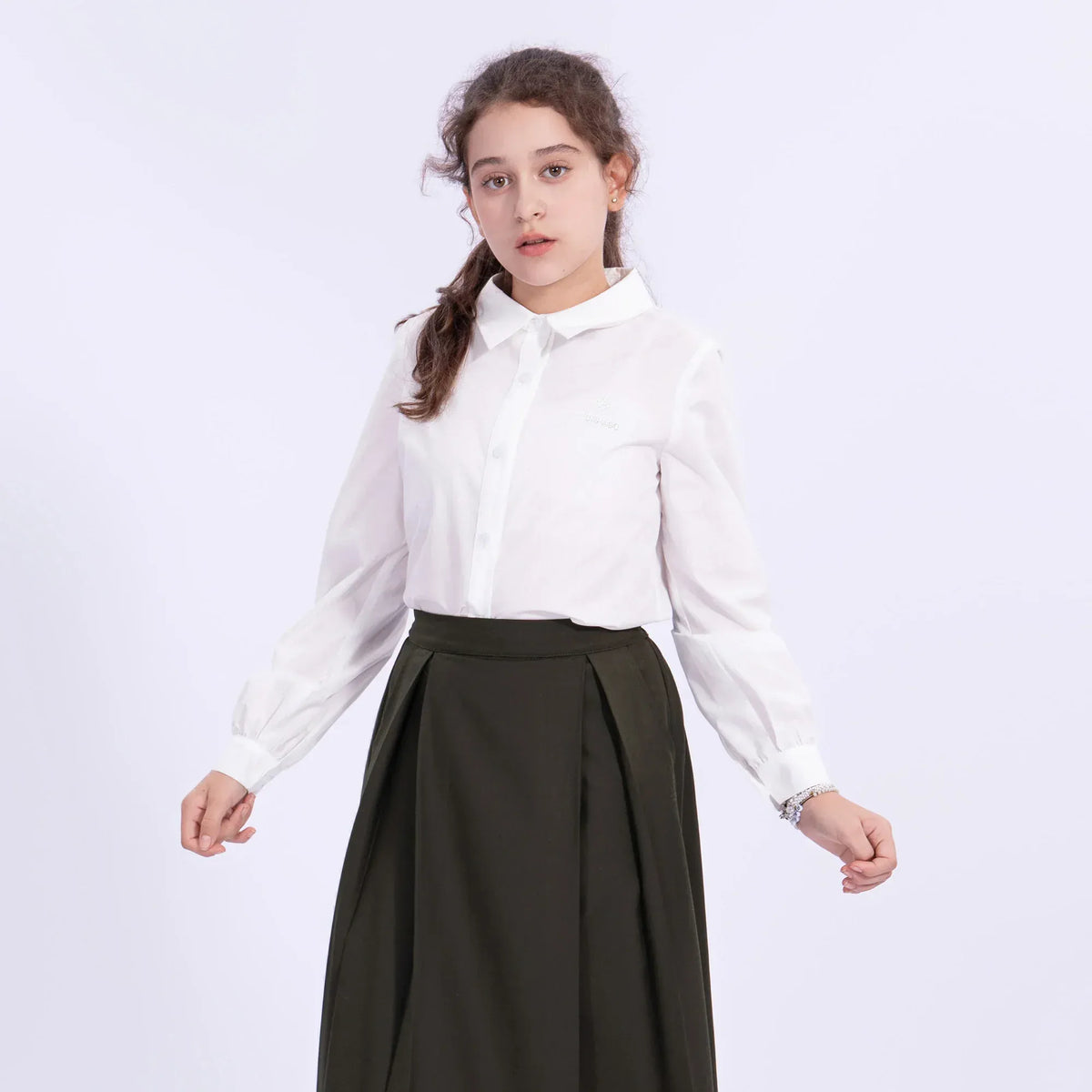 Embroidery Uniform Shirt for Girls Image