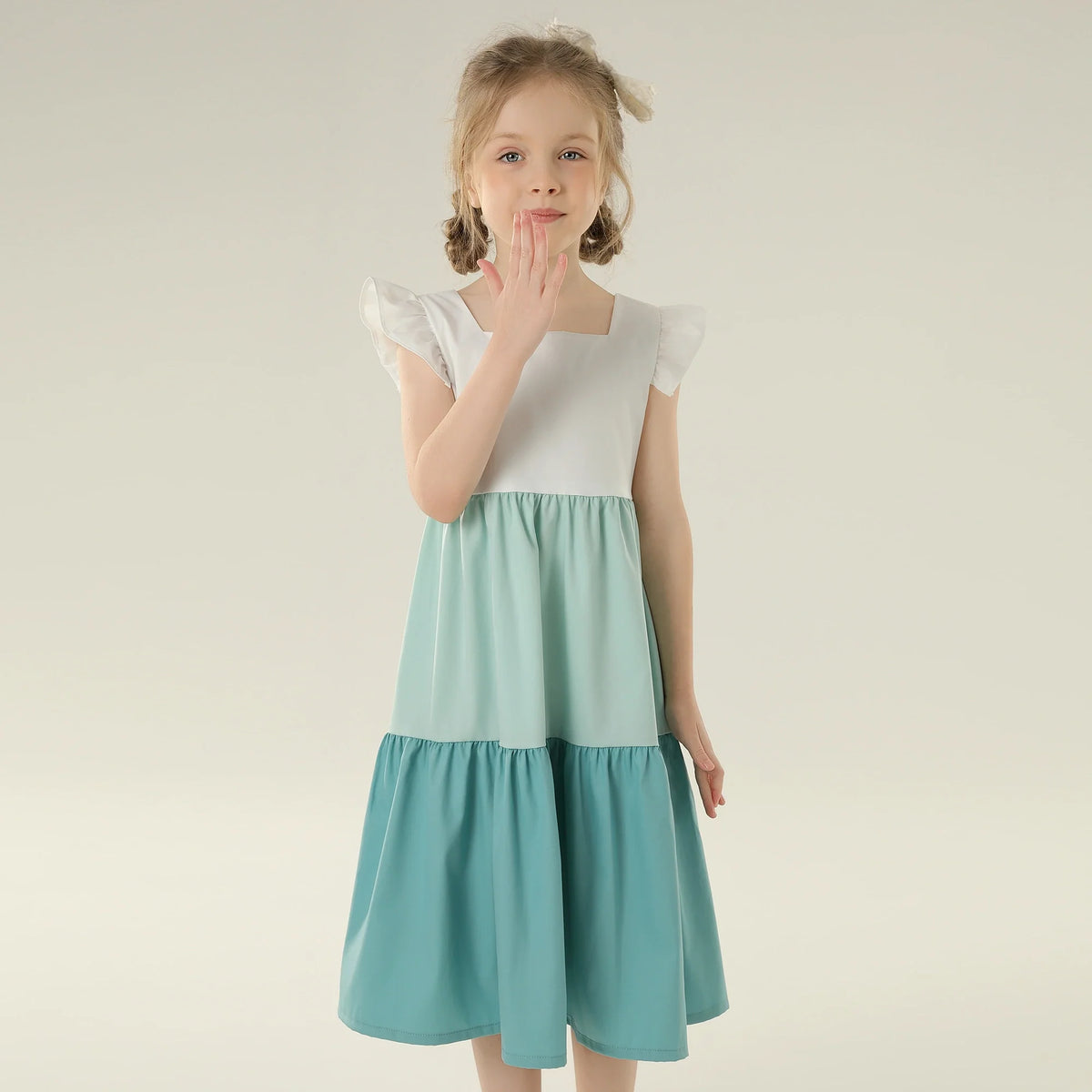 فستان بأكمام واسعة وألوان متداخلة للبنات