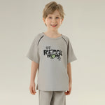 تيشيرت رياضي مطبوع بأكمام راجلان للأولاد