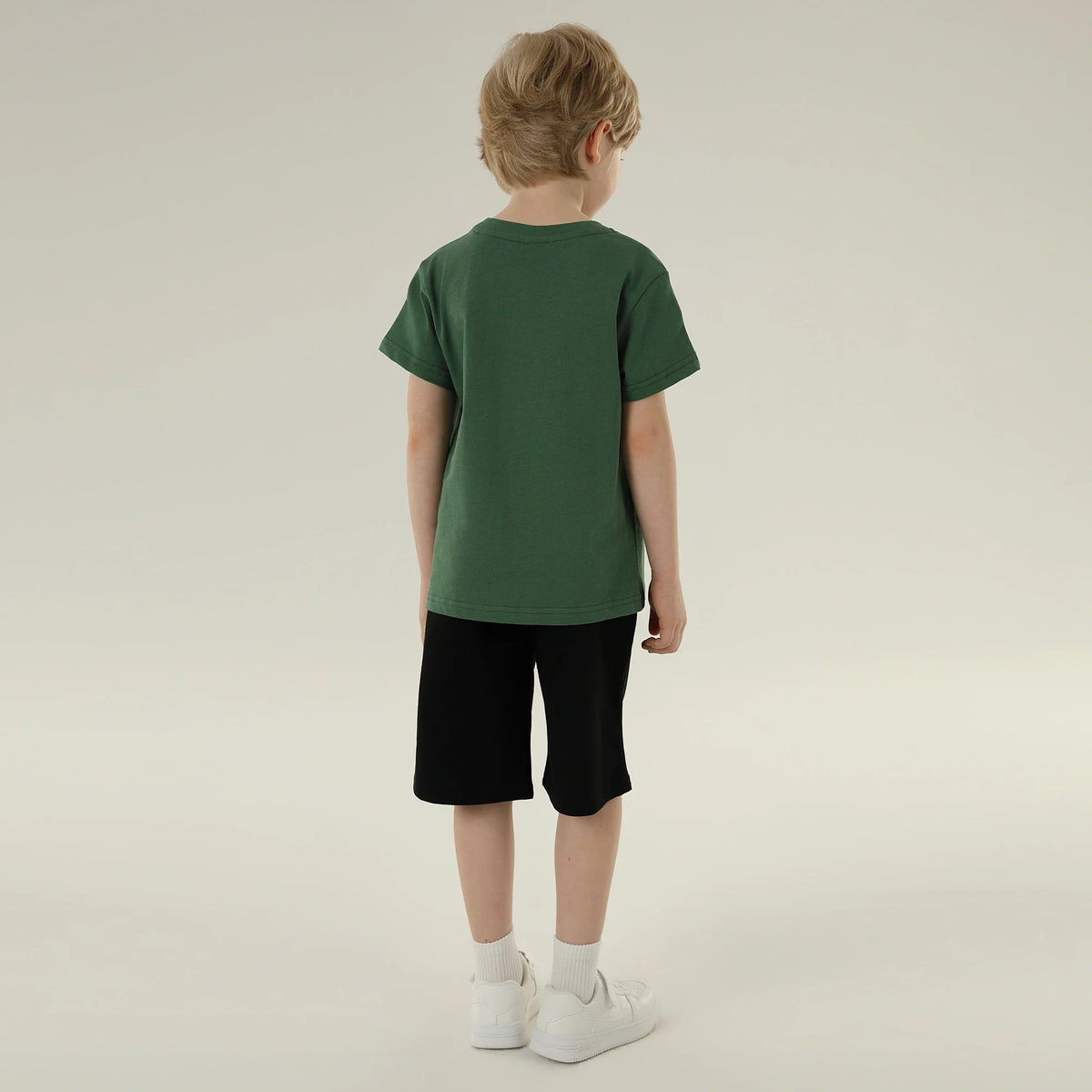 تيشيرت مطرز بأكمام طويلة بتصميم عصري للأولاد