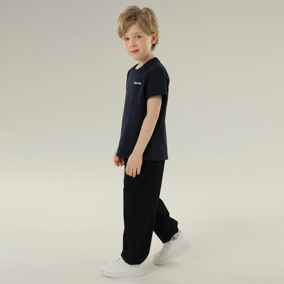 تيشيرت مطرز بأكمام طويلة بتصميم عصري للأولاد