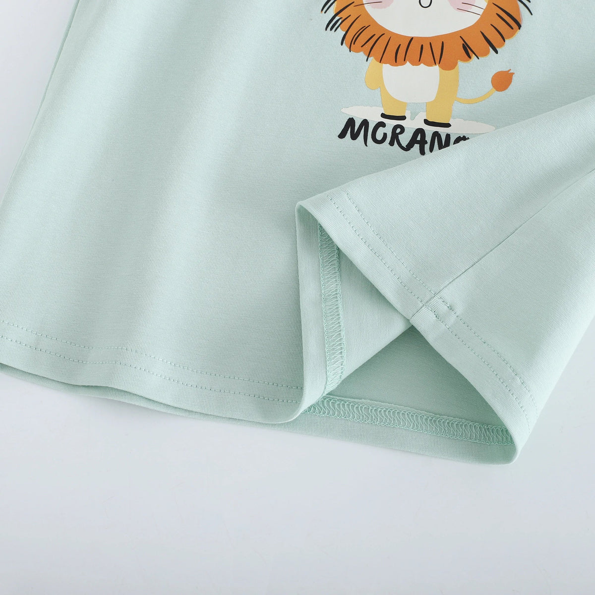 تيشيرت مزين بطباعة للأولاد المواليد