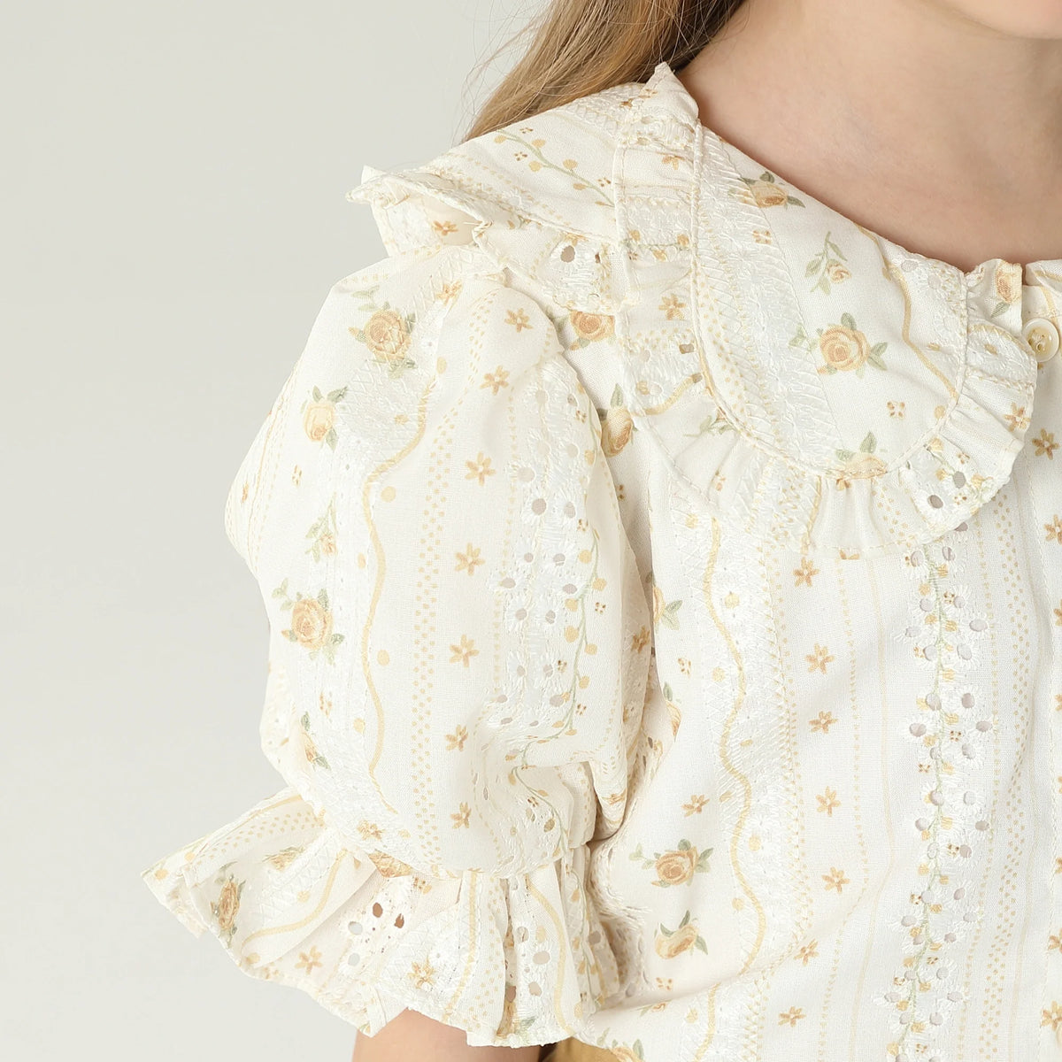 قميص مزين بنمط الزهور للبنات