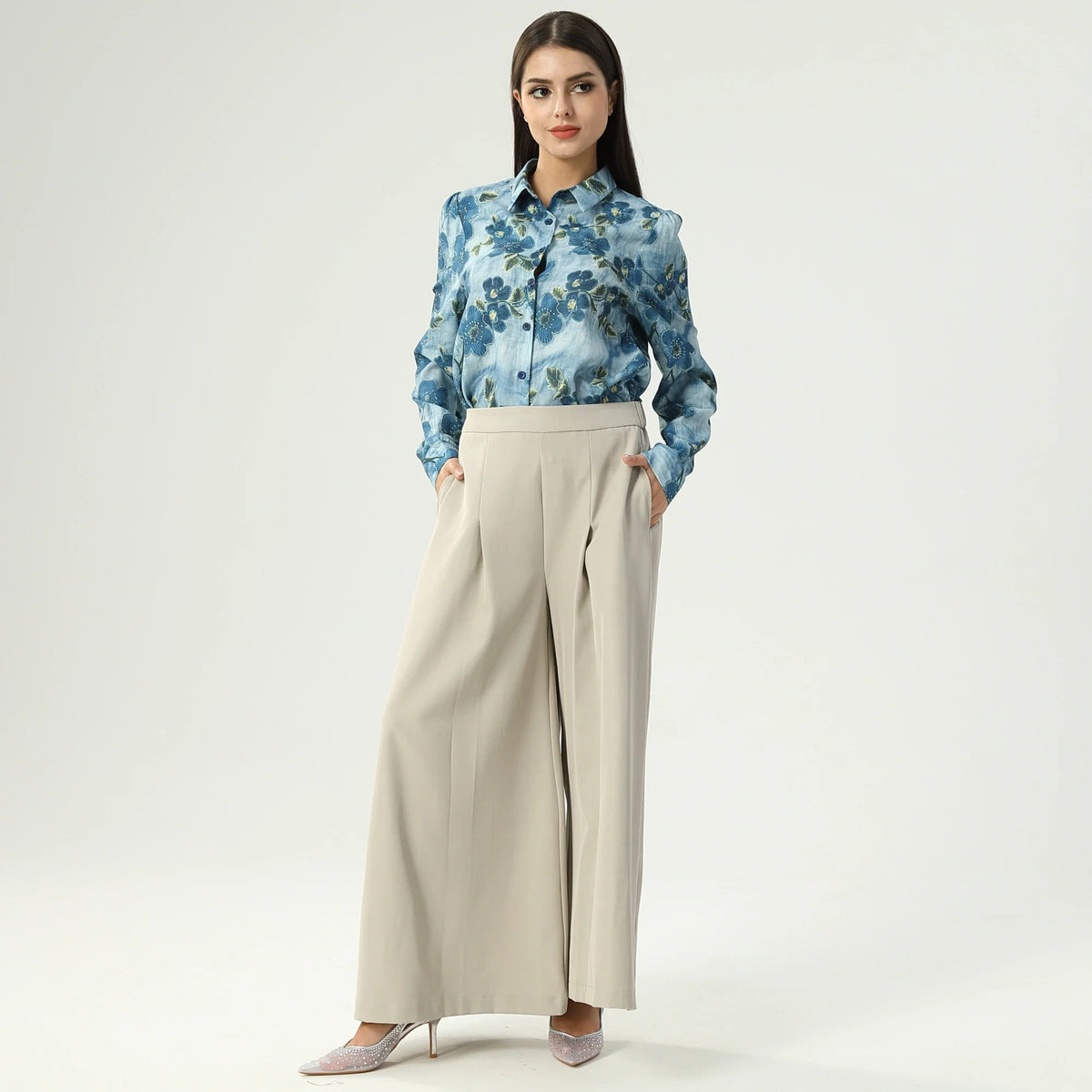 قميص مزين بنمط الزهور للنساء