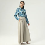 قميص مزين بنمط الزهور للنساء