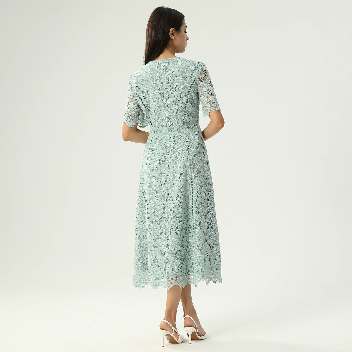 فستان مزين بالدانتيل للنساء