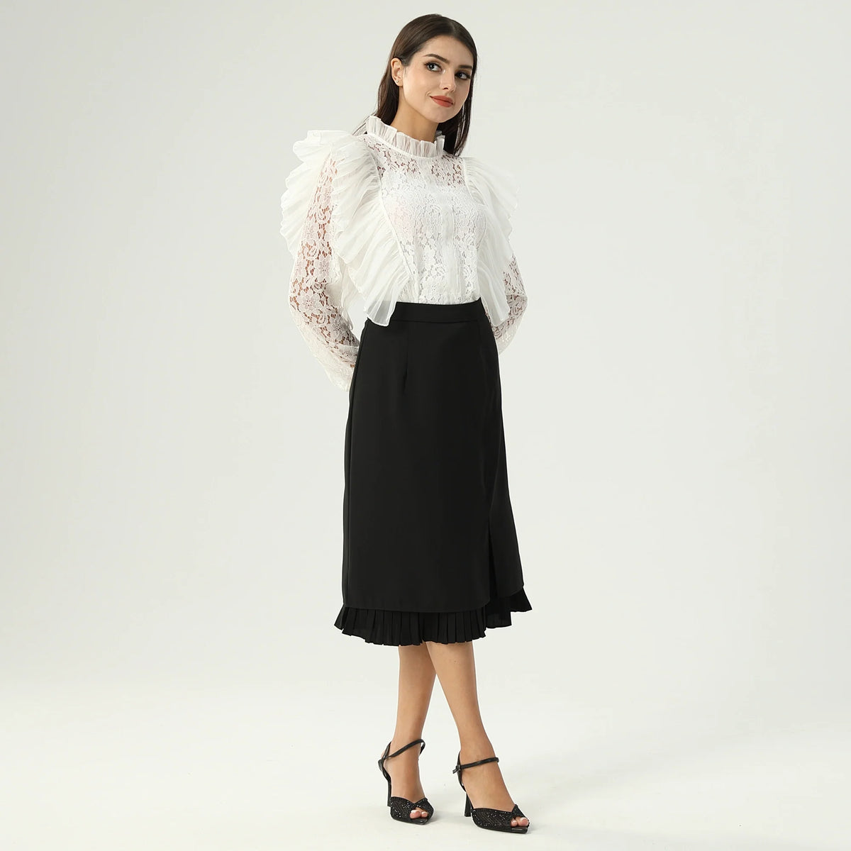 كنزة بتفاصيل كشكش للنساء