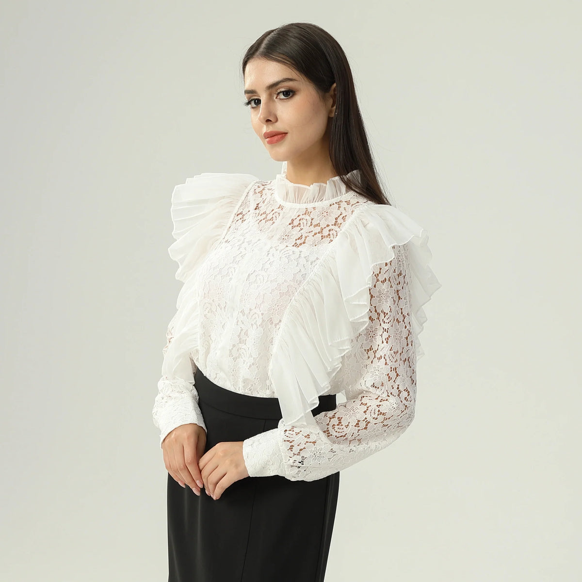 كنزة بتفاصيل كشكش للنساء