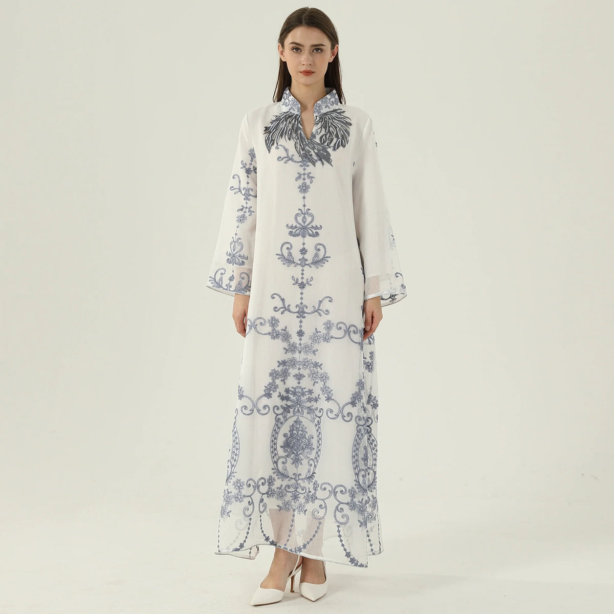 جلابية مطرزة للنساء