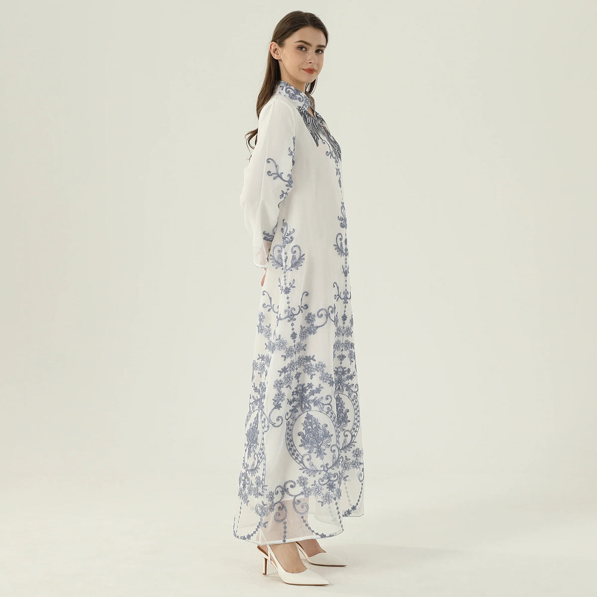 جلابية مطرزة للنساء