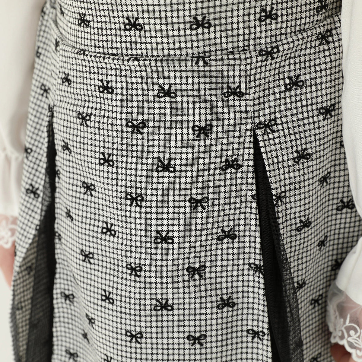 تنورة منقطة للبنات