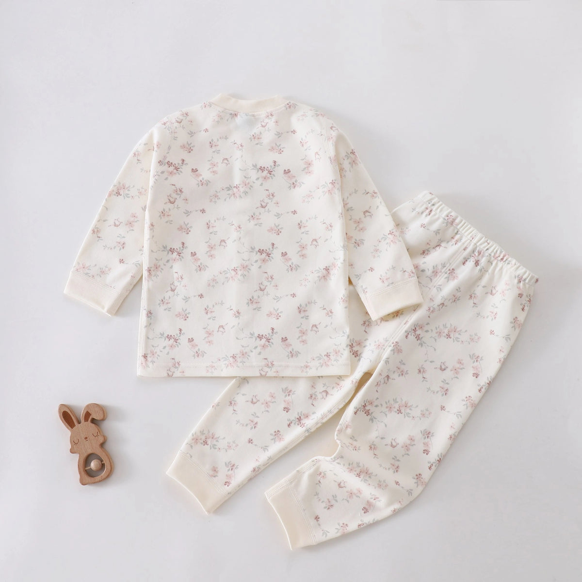 طقم بيجاما مزين بالزهور للبنات المواليد