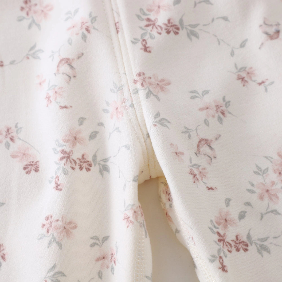 طقم بيجاما مزين بالزهور للبنات المواليد