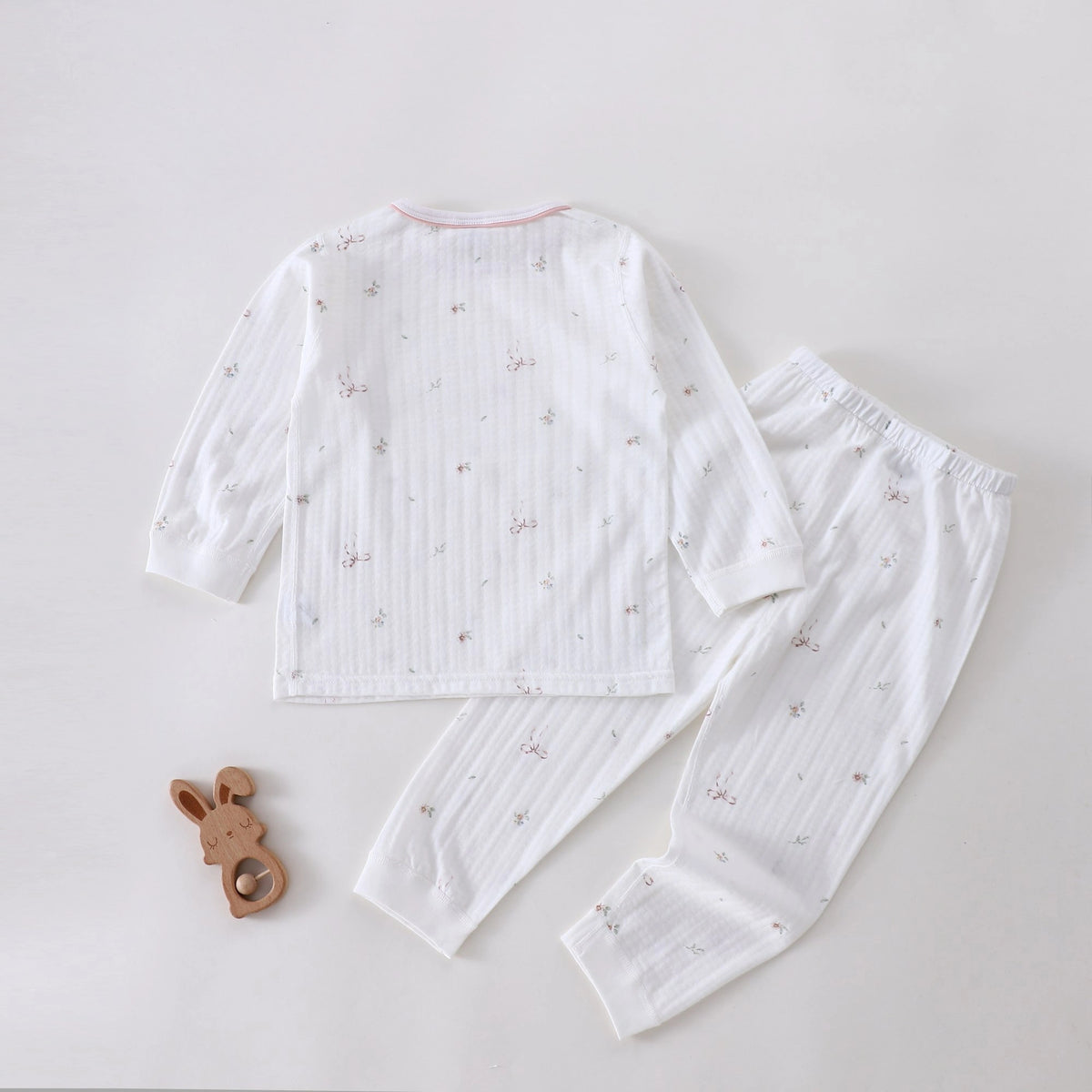 طقم بيجامة مزين بطباعة - قطعتين للمواليد البنات