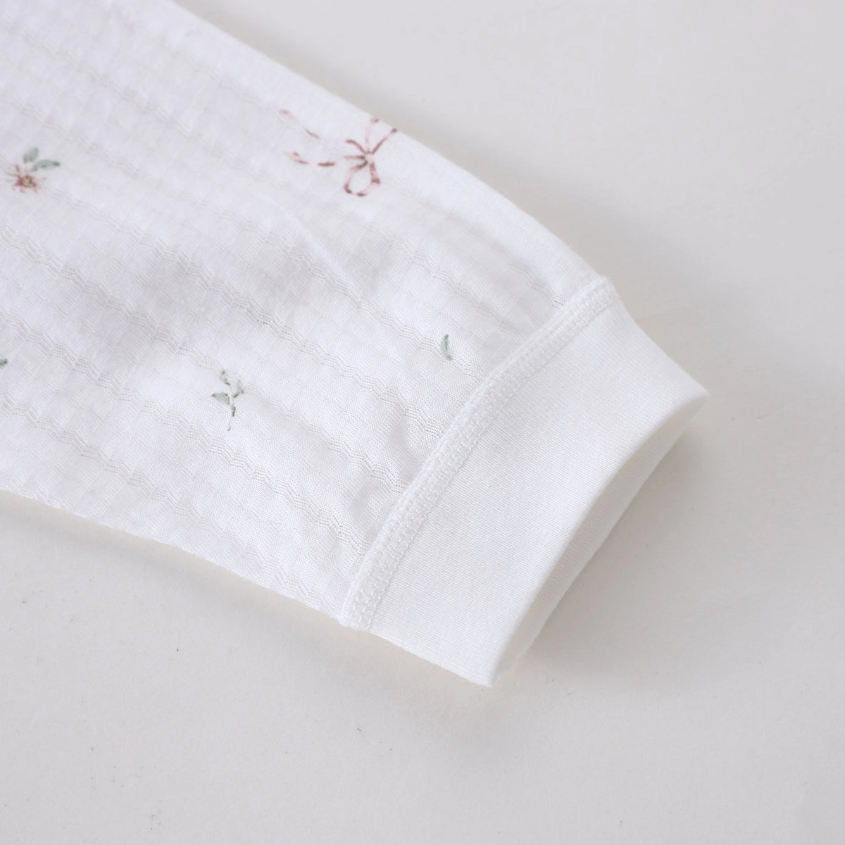 طقم بيجامة مزين بطباعة - قطعتين للمواليد البنات