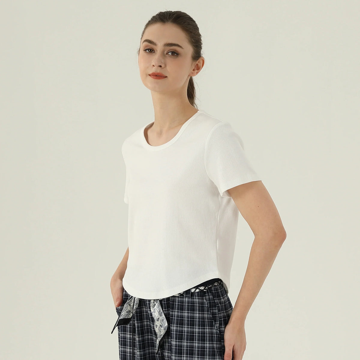 تيشيرت ساده للنساء