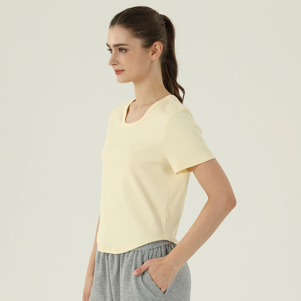 تيشيرت ساده للنساء