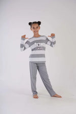 طقم بيجاما مزينة بنمط كرتوني للبنات