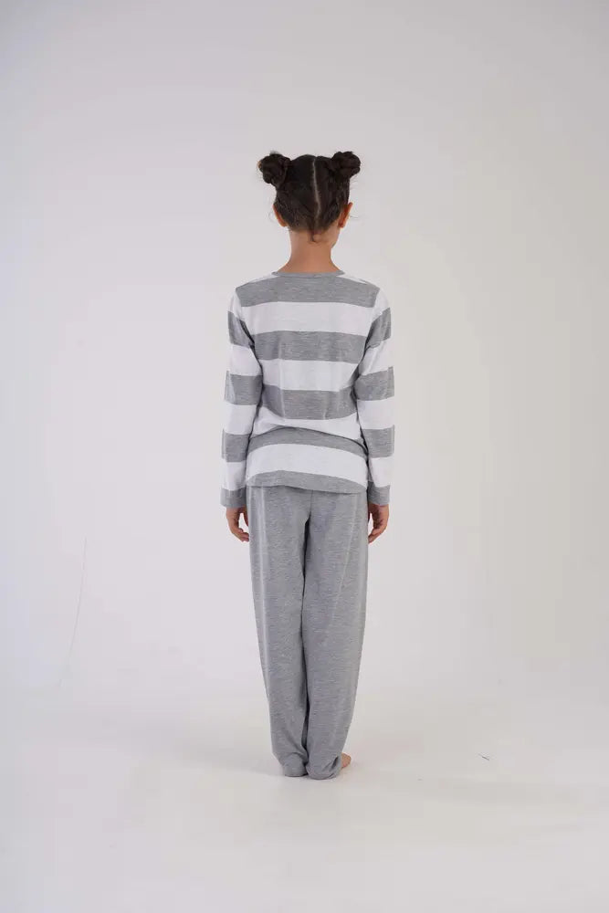 طقم بيجاما مزينة بنمط كرتوني للبنات