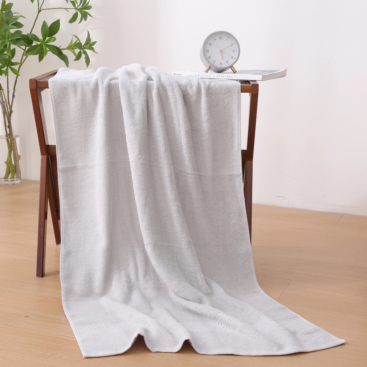 Bath Towel for Unisex Image