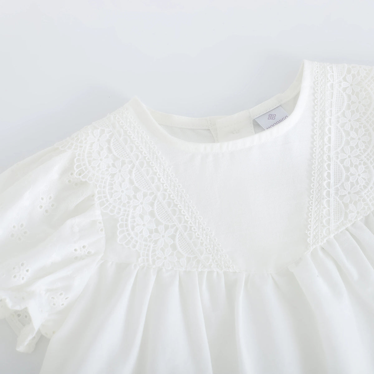 بلوزة بأكمام منفوخة للبنات