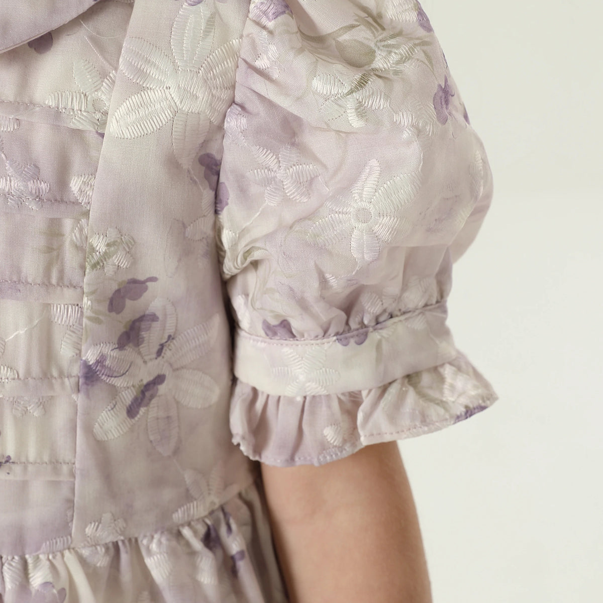 فستان مزين بنمط الزهور للبنات