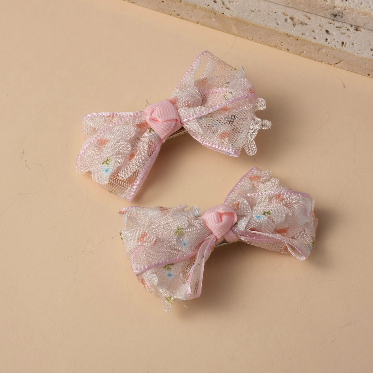 مشبك شعر بتصميم عصري للبنات