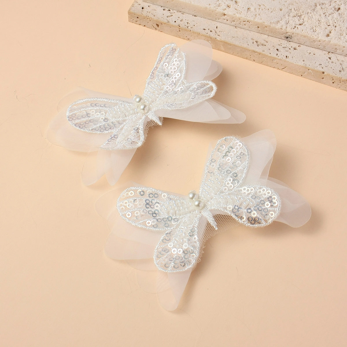 مشبك شعر بتصميم عصري للبنات