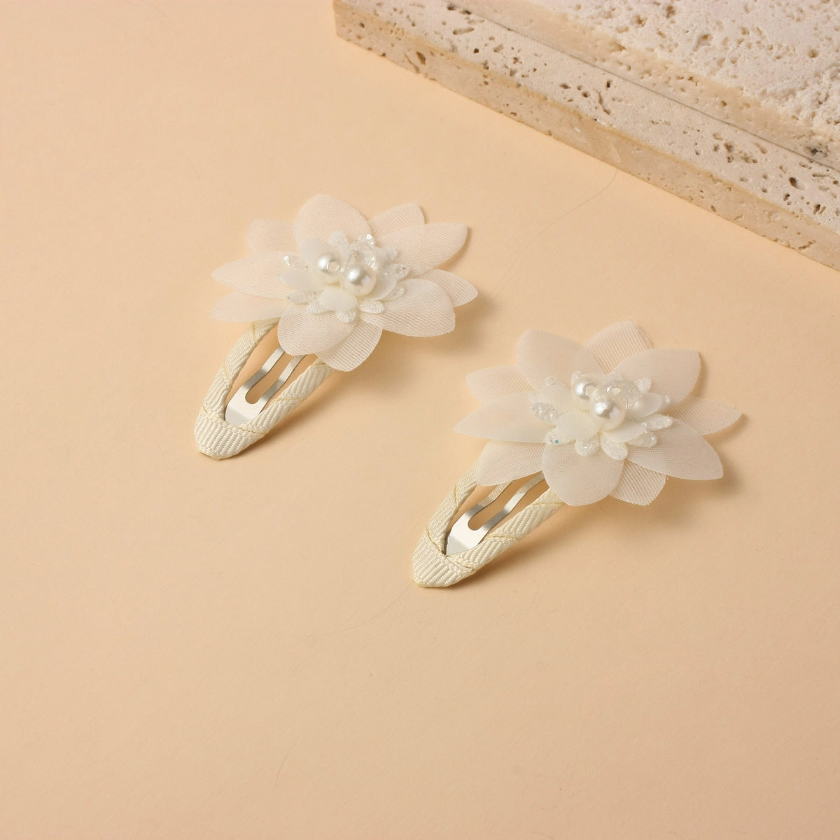 مشبك شعر بتصميم عصري للبنات