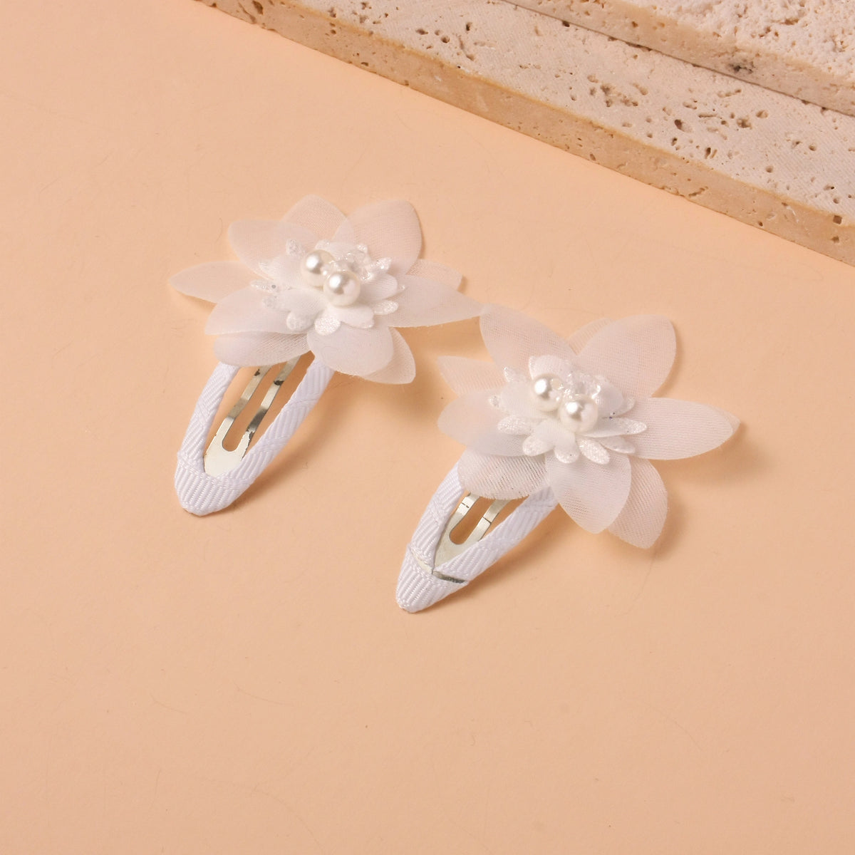 مشبك شعر بتصميم عصري للبنات