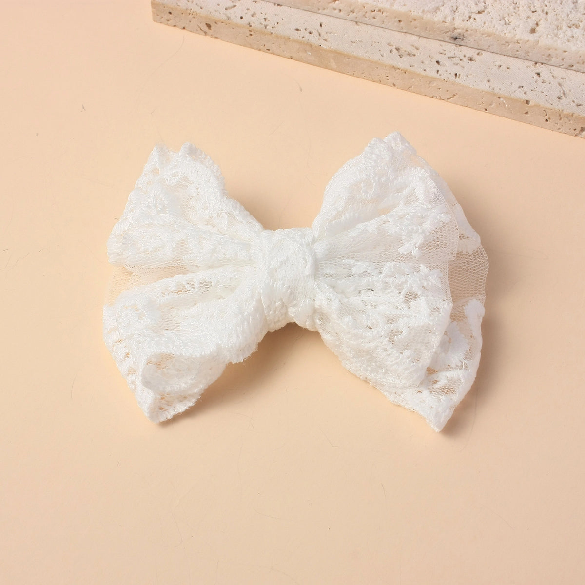 مشبك شعر بتصميم عصري للبنات