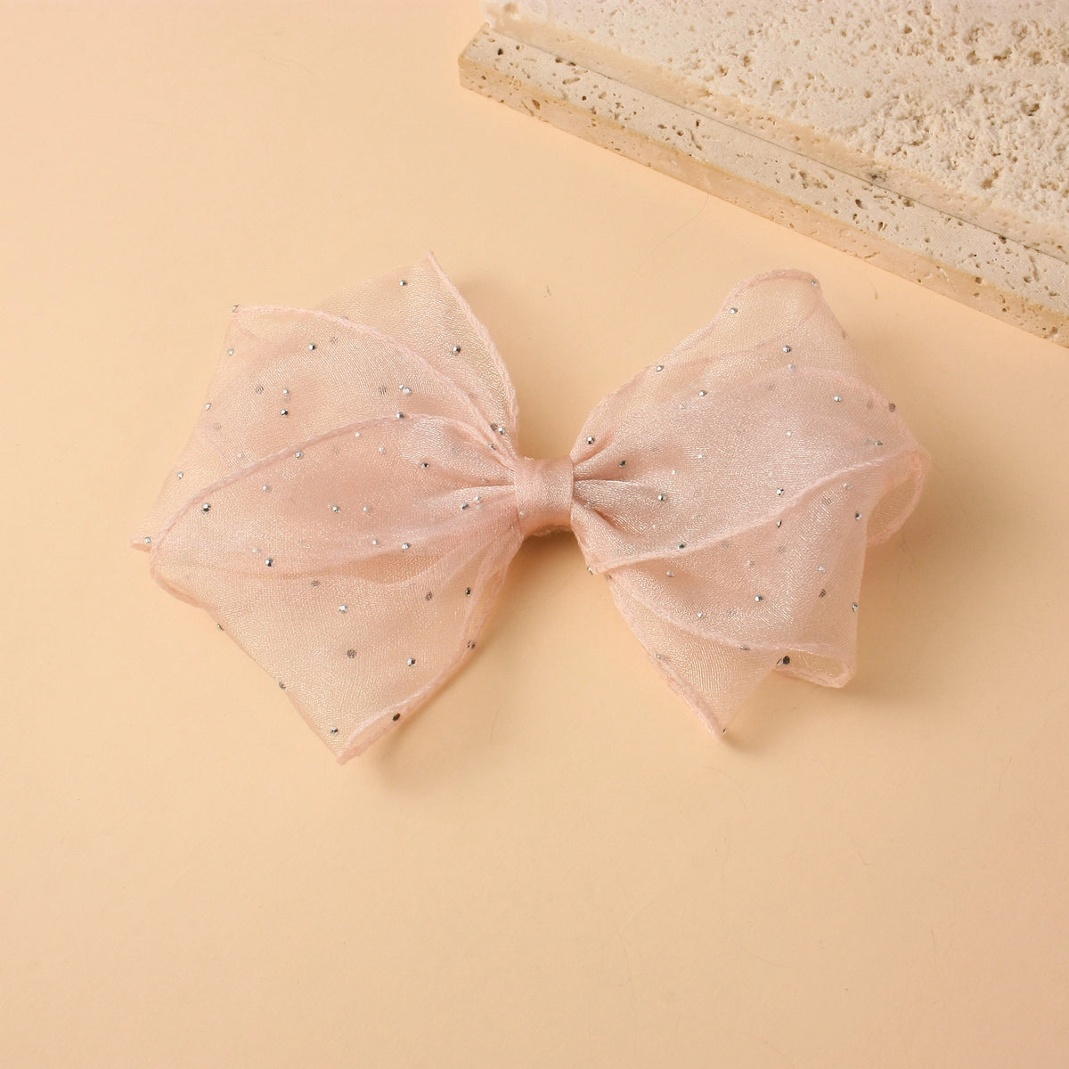 مشبك شعر بتصميم عصري للبنات