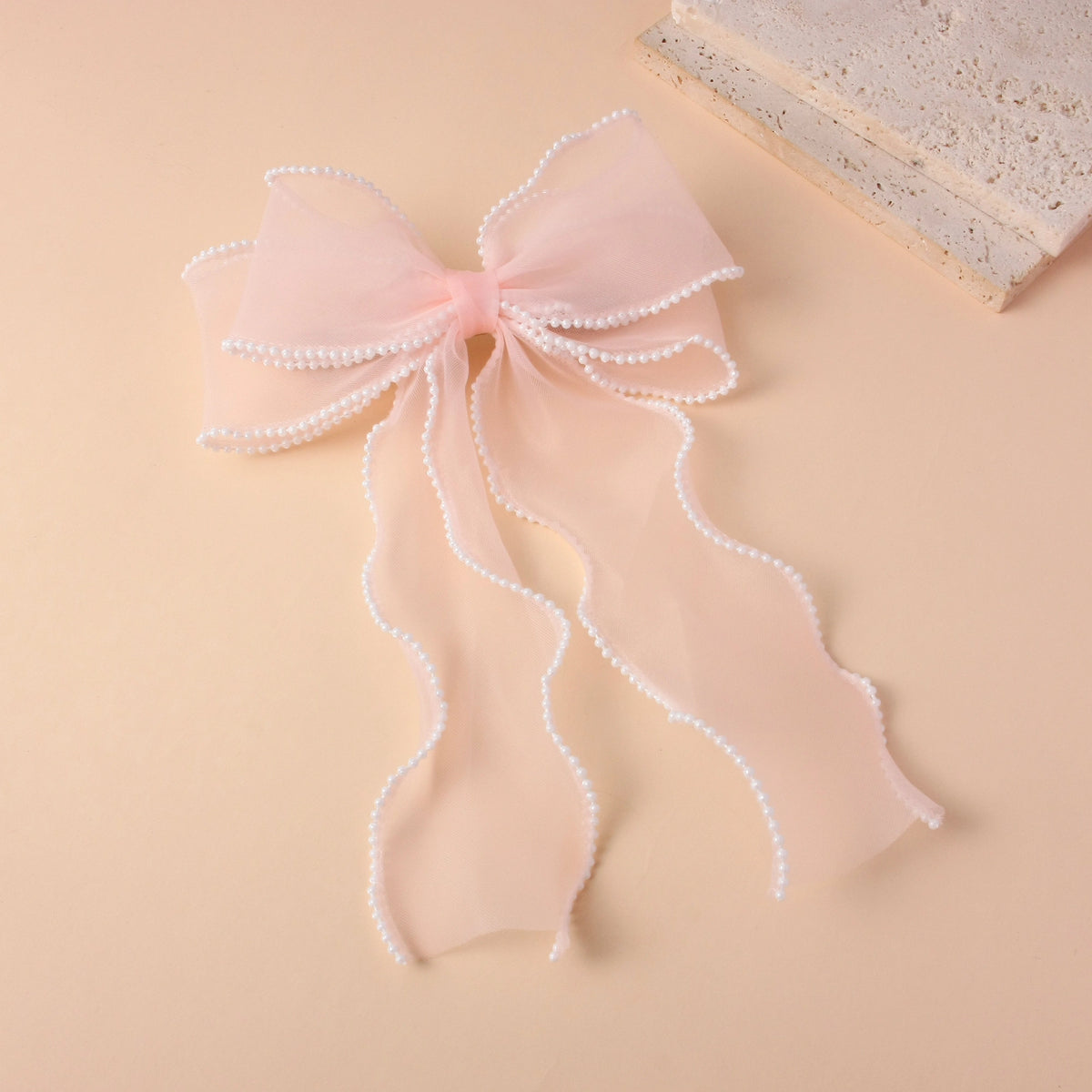 مشبك شعر بتصميم عصري للبنات