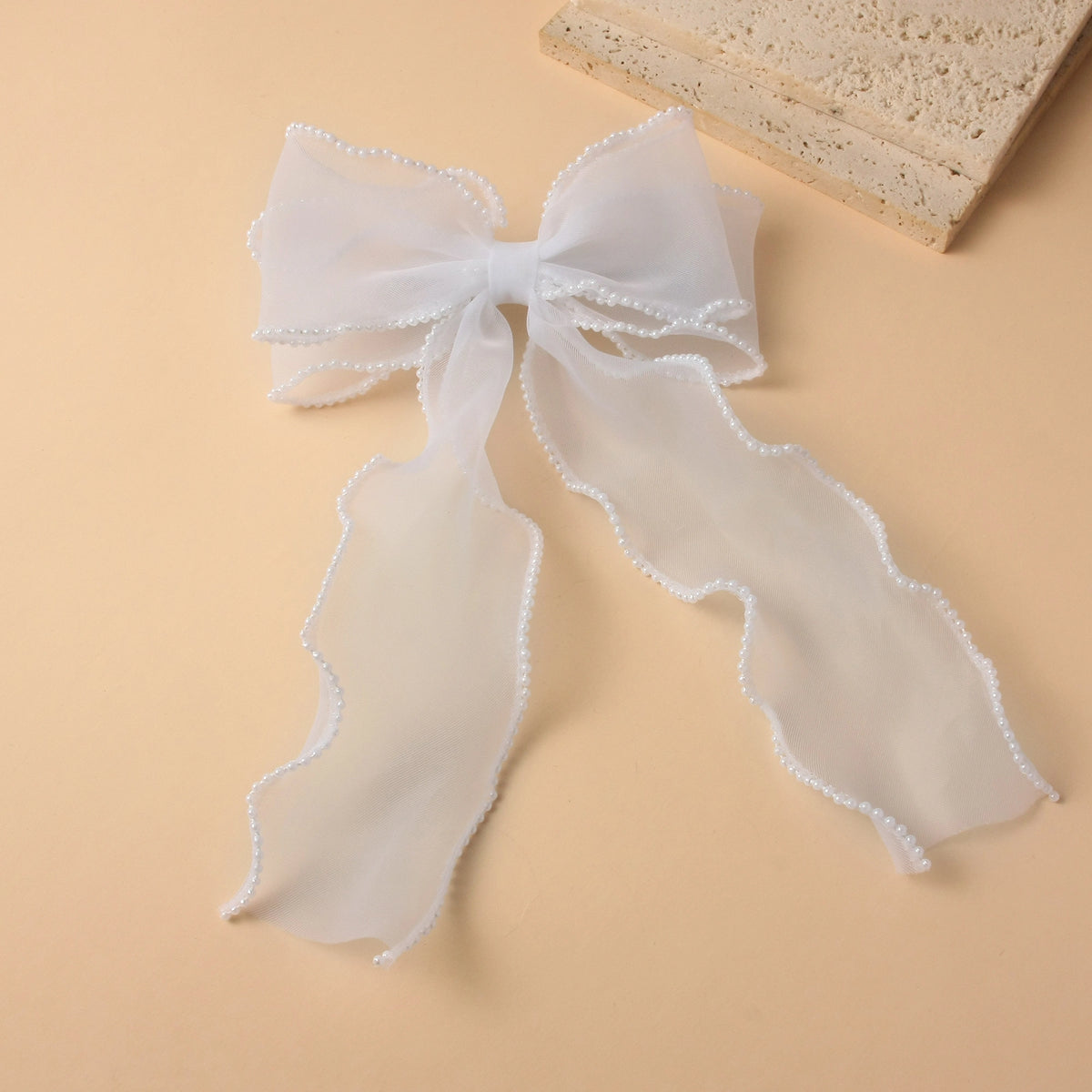 مشبك شعر بتصميم عصري للبنات