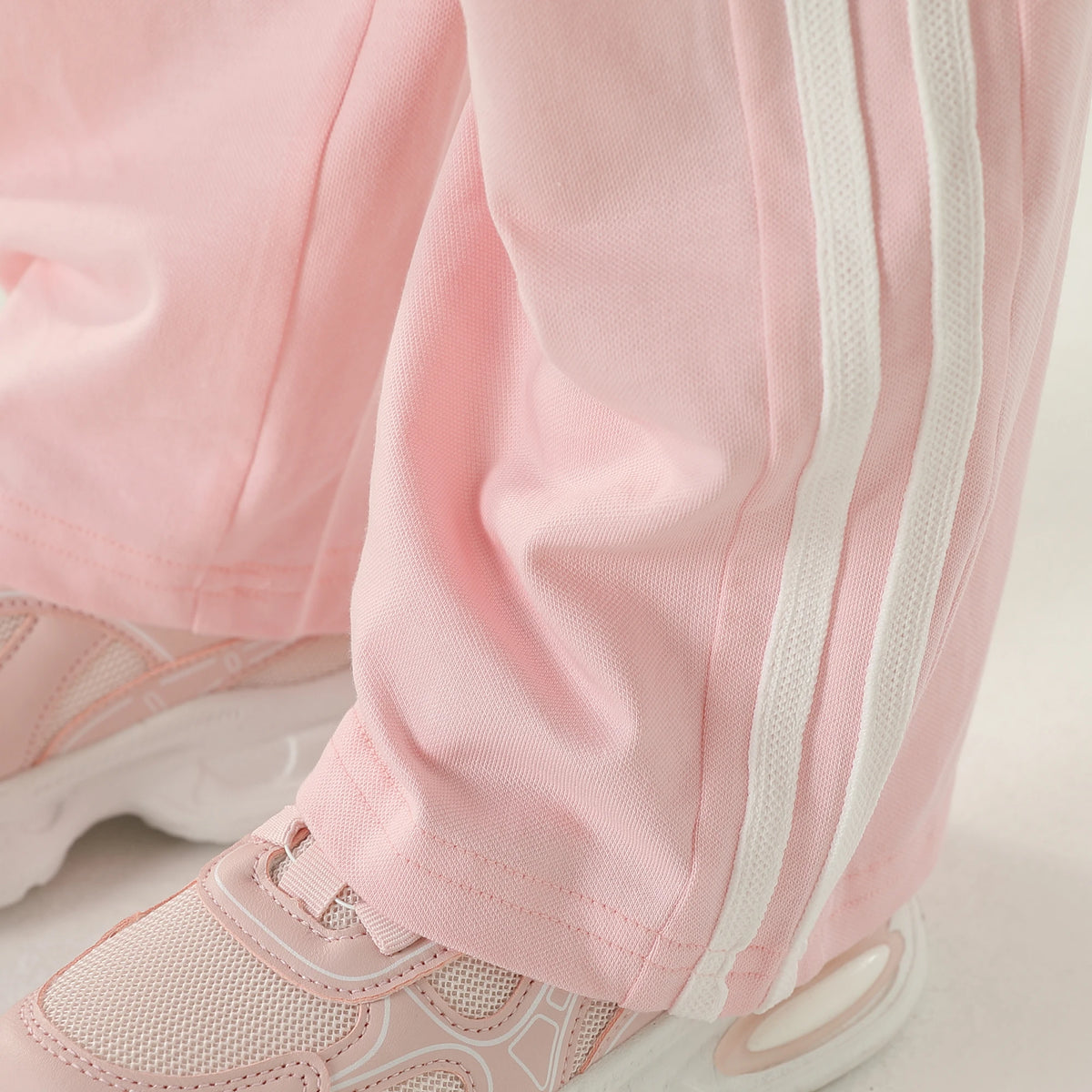 طقم بيجاما مطرز - قطعتان للبنات