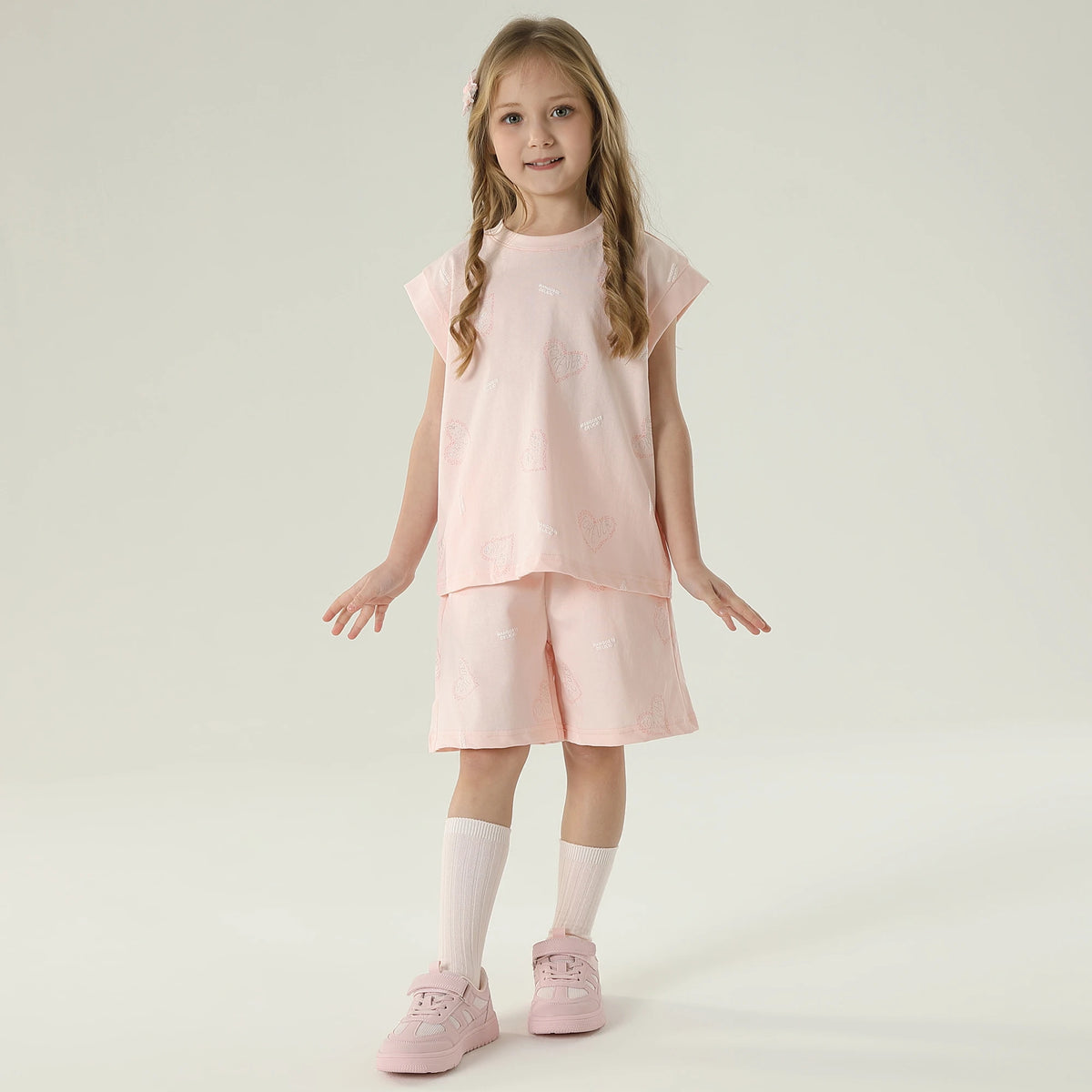 طقم بيجامة مزين بطباعة للمواليد البنات