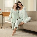 بيجاما مزينة بالزهور للنساء