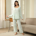 بيجاما مزينة بالزهور للنساء