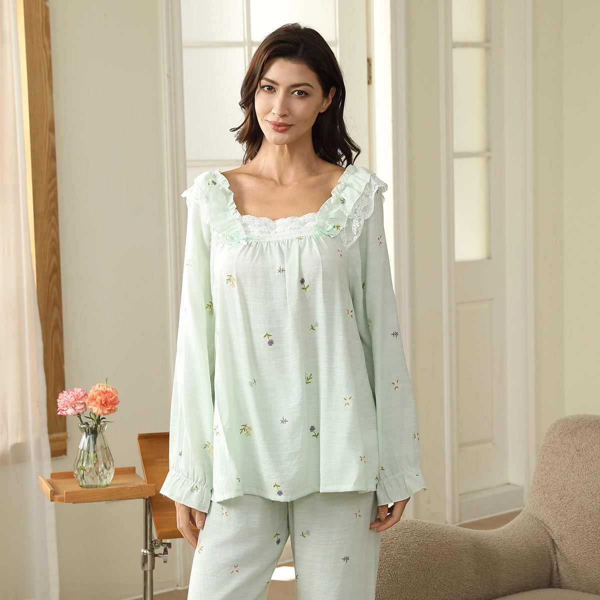 بيجاما مزينة بالزهور للنساء