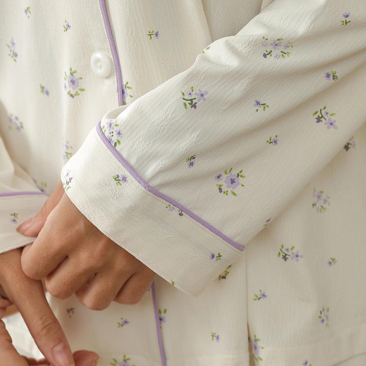 بيجاما مزينة بالزهور للنساء