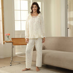 بيجاما مزينة بالزهور للنساء