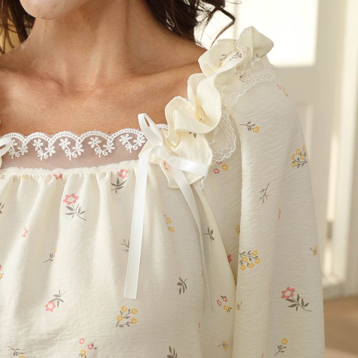 بيجاما مزينة بالزهور للنساء