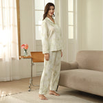 بيجاما مزينة بالزهور للنساء